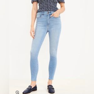 ***SOLD***LOFT High Rise Sculp Jeggings in Classic Light Indigo, Sz 4/27